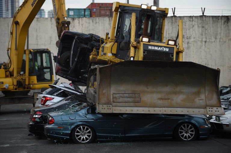 Hasil Korupsi, Mobil Mewah Senilai Rp16,2 Miliar Dilindas Buldozer - Bagian 4