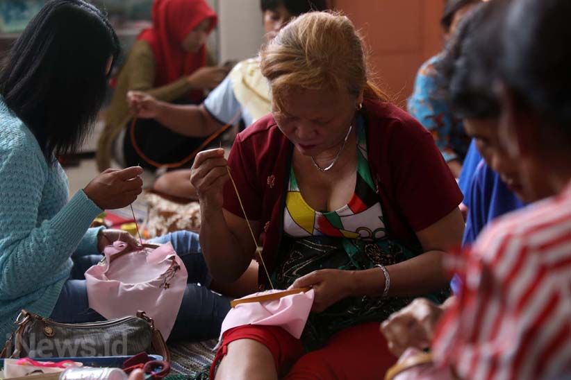 Penyandang Masalah Kesejahteraan Sosial Dibekali Latihan Kerajinan Tangan  - Bagian 5