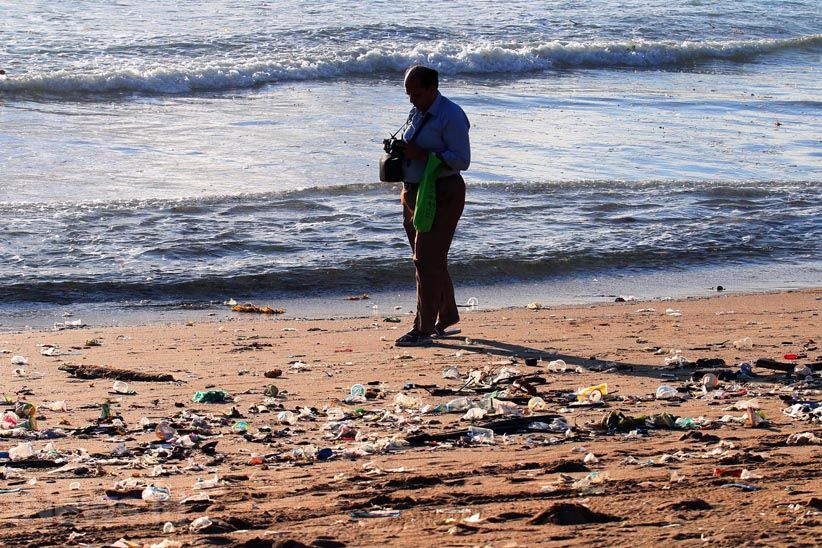 Dipenuhi Sampah, Begini Kondisi Memprihatinkan Pantai Kuta Bali - Bagian 8