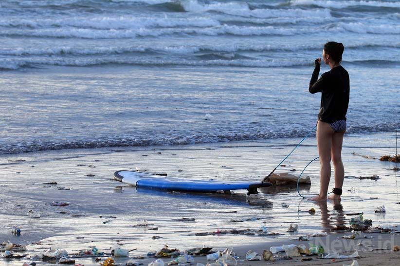 Dipenuhi Sampah, Begini Kondisi Memprihatinkan Pantai Kuta Bali - Bagian 15