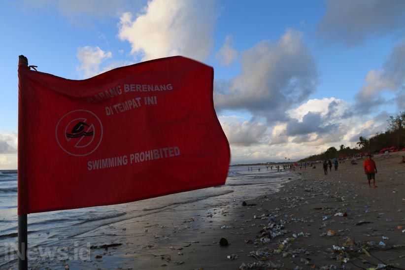 Dipenuhi Sampah, Begini Kondisi Memprihatinkan Pantai Kuta Bali - Bagian 6
