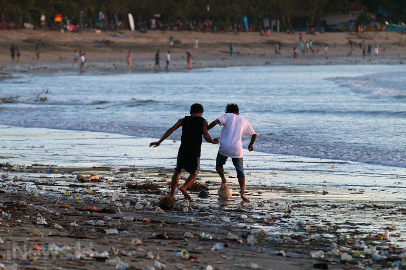 Dipenuhi Sampah, Begini Kondisi Memprihatinkan Pantai Kuta Bali - Bagian 4
