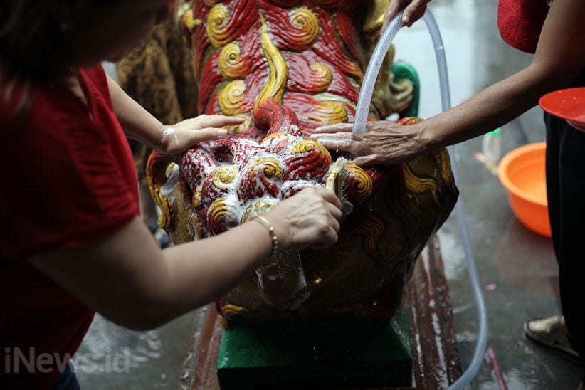 Jelang Imlek Vihara Amurva Bhumi Bersih-Bersih  - Bagian 6