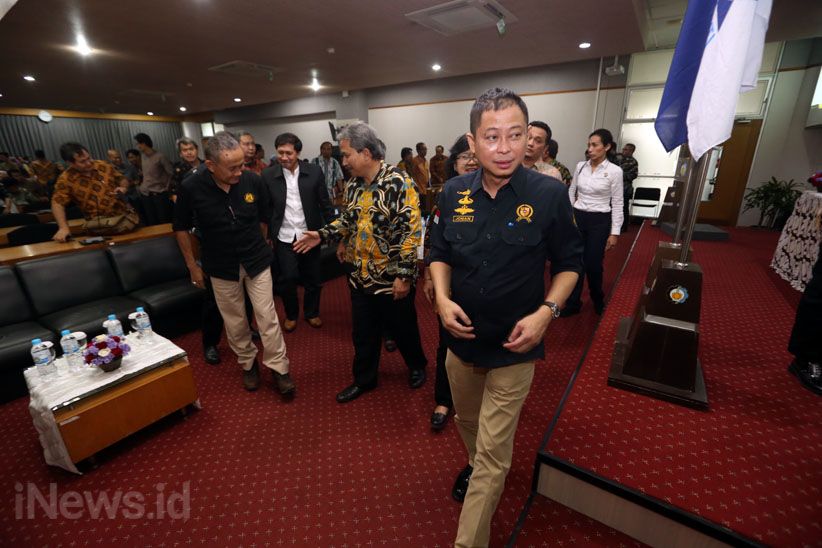 Menteri ESDM Jajal Mobil Listrik Ezzy  - Bagian 5