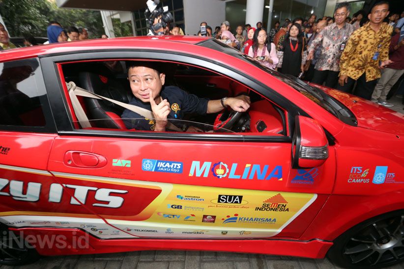 Menteri ESDM Jajal Mobil Listrik Ezzy  - Bagian 3