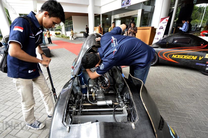 Nogogeni dan Sapuangin Karya ITS Surabaya Ikut Kompetisi Shell Eco Marathon - Bagian 2