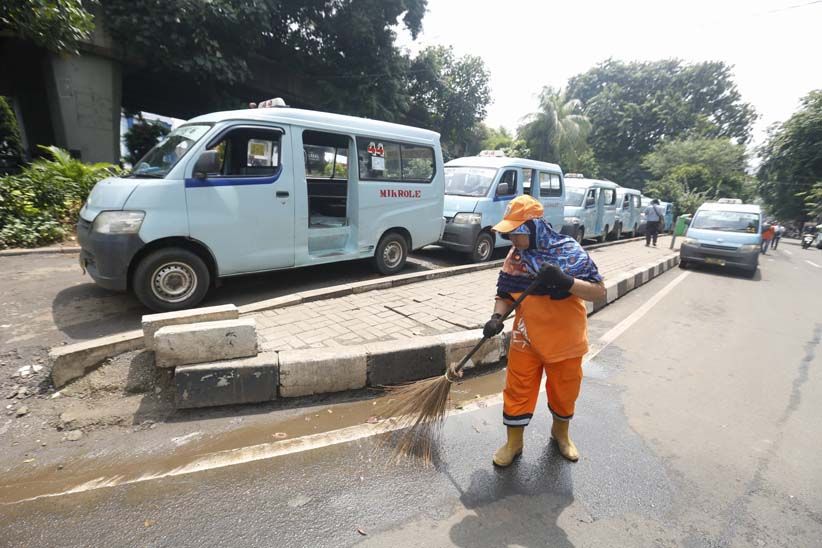 Sopir Mikrolet M44 Protes Rute TransJakarta karena Pengaruhi Omzet - Bagian 3