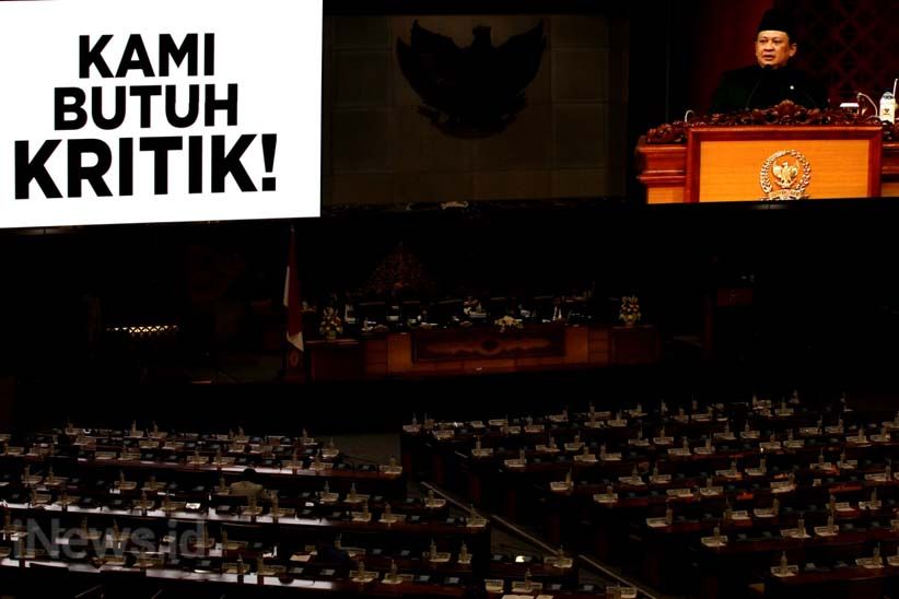 Tulisan Kami Butuh Kritik! Muncul di Layar Sidang Paripurna DPR - Bagian 5