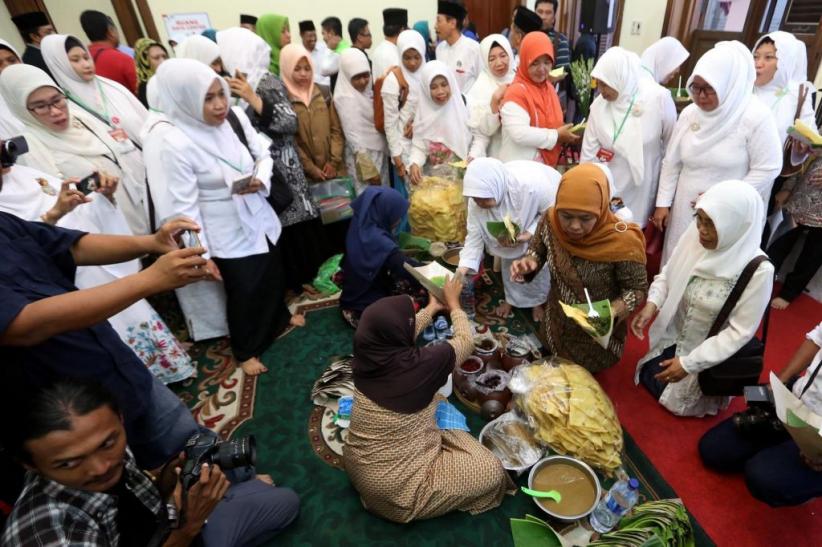 Khofifah Resmikan Rumah Aspirasi Warga Jatim - Bagian 5
