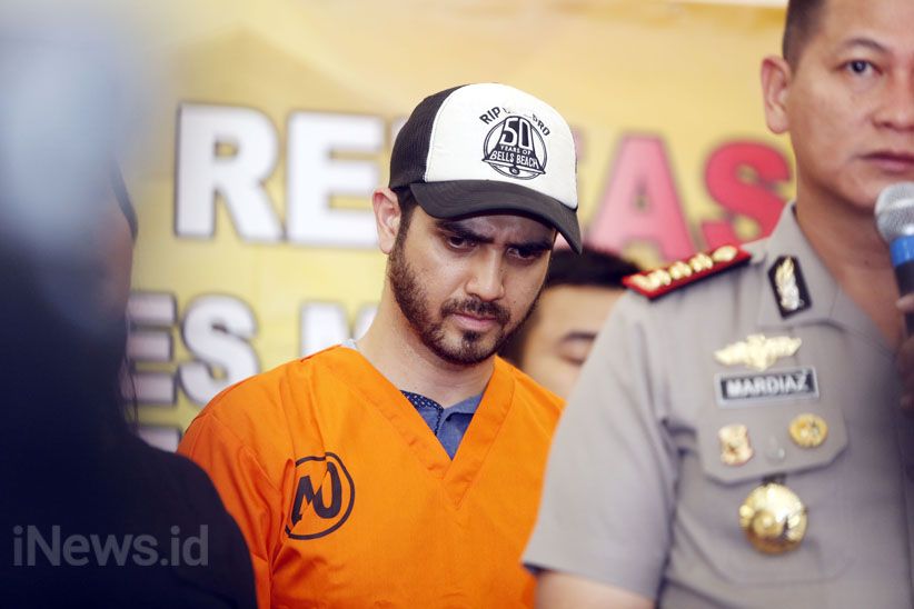 Ekspresi Fachri Albar Saat Ditangkap Polisi karena Narkoba - Bagian 3