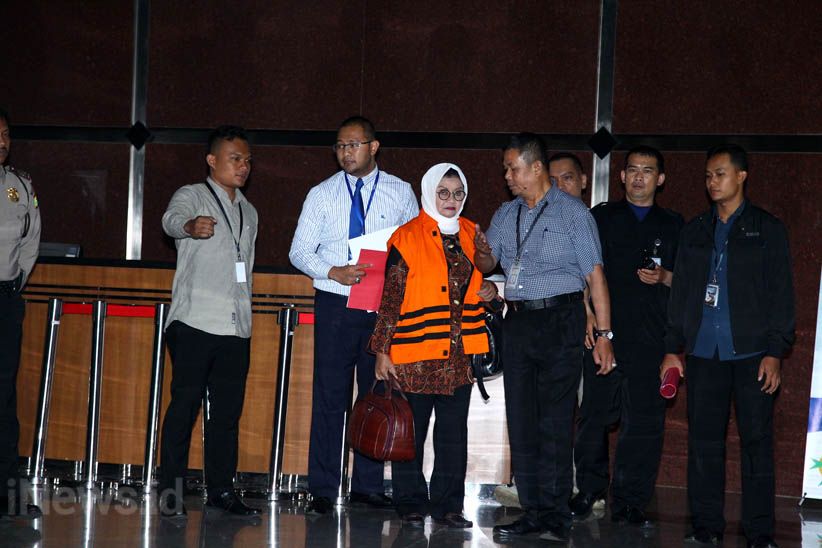 Bupati Subang Imas Aryumningsih Dijebloskan ke Rutan KPK - Bagian 2