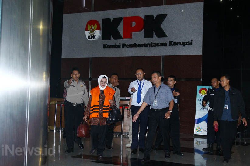 Bupati Subang Imas Aryumningsih Dijebloskan ke Rutan KPK - Bagian 3