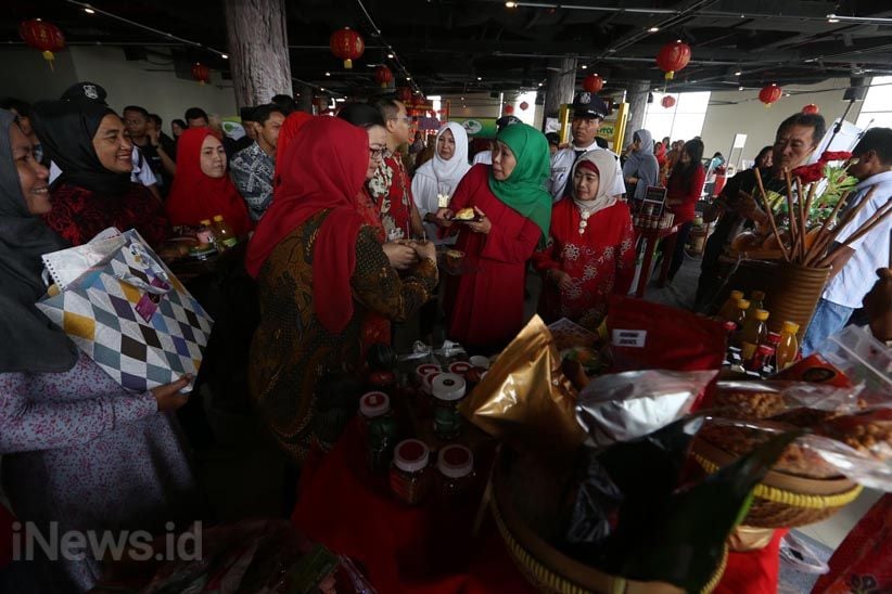 Setelah Buka Kampung Pecinan, Khofifah Kunjungi Komunitas Warga Sumut di Surabaya - Bagian 3