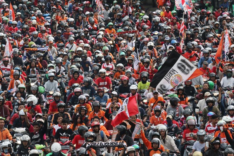 Antusiasme Ribuan The Jakmania Arak-Arakan Piala Presiden - Bagian 5