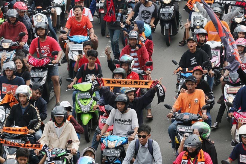 Antusiasme Ribuan The Jakmania Arak-Arakan Piala Presiden - Bagian 3