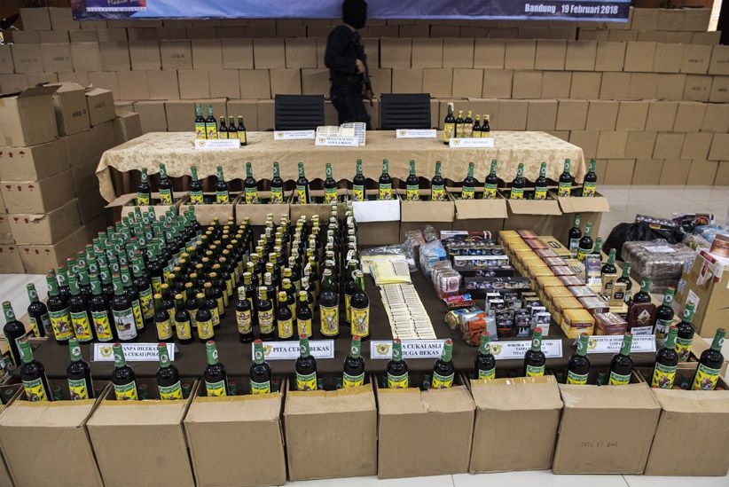 Ribuan Botol Miras Ilegal Disita Bea Cukai Jawa Barat - Bagian 3