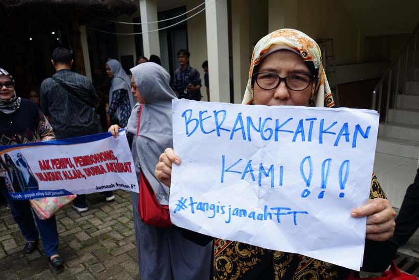 Aksi Korban First Travel di Pengadilan Negeri Depok - Bagian 3