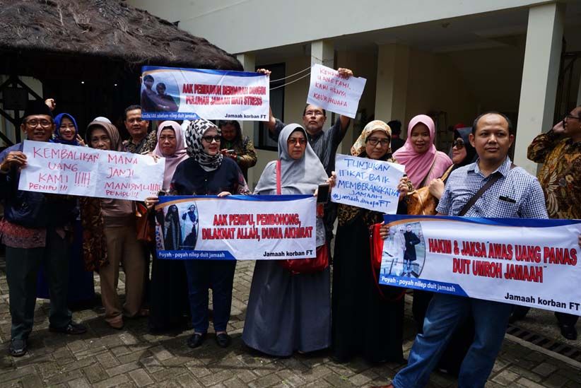 Aksi Korban First Travel di Pengadilan Negeri Depok - Bagian 1