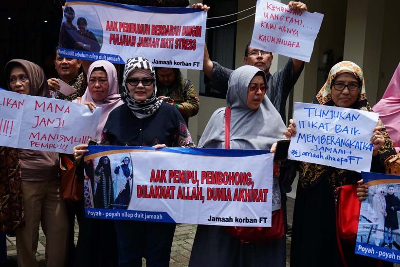 Aksi Korban First Travel di Pengadilan Negeri Depok - Bagian 2