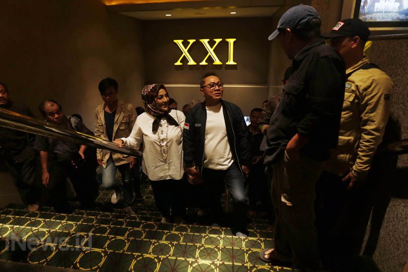 Nostalgia Masa Muda, Zulkifli Hasan Ajak Istri Nonton Dilan1990 - Bagian 2