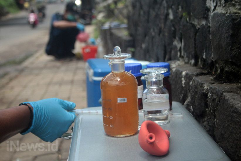 Dinas Lingkungan Hidup Kota Malang Uji Kualitas Air Sungai Bango - Bagian 1