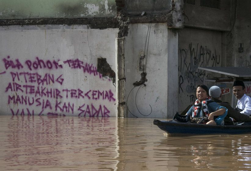 Sungai Citarum Meluap, Bandung Dilanda Banjir 2 Meter - Bagian 3