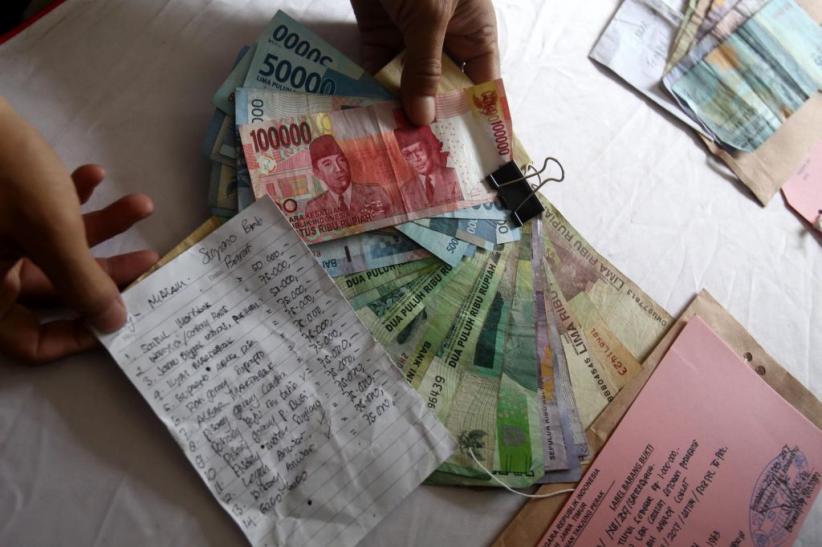Pungli PKL, Polisi Ciduk Kasi Trantib Satpol PP Krembangan - Bagian 5