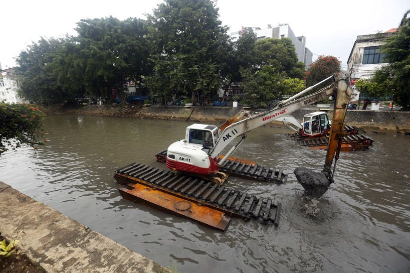 Anak Sungai Ciliwung Dinormalisasi untuk Cegah Pendangkalan - Bagian 2