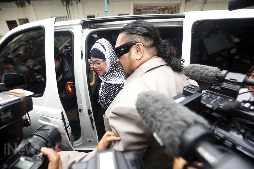 Anak Terlibat Narkoba, Ratu Dangdut Elvy Sukaesih Diperiksa Polisi  - Bagian 5