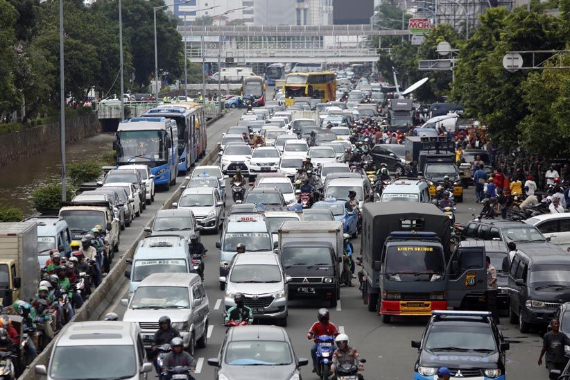 Arus Lalu Lintas Dialihkan, Begini Suasana Luar Sidang PK Ahok - Bagian 1