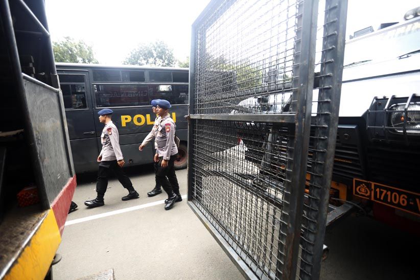 Arus Lalu Lintas Dialihkan, Begini Suasana Luar Sidang PK Ahok - Bagian 4