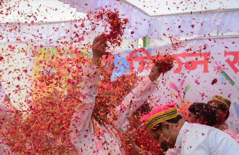 Serunya Melempar Serbuk Warna-warni di Festival Holi India - Bagian 9