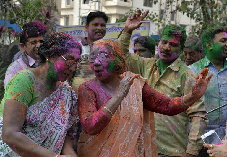 Serunya Melempar Serbuk Warna-warni di Festival Holi India - Bagian 6