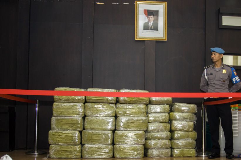 Mabes Polri Amankan Barang Bukti 1,6 Ton Sabu dari China - Bagian 3