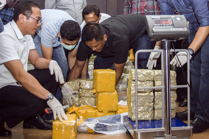 Mabes Polri Amankan Barang Bukti 1,6 Ton Sabu dari China - Bagian 2