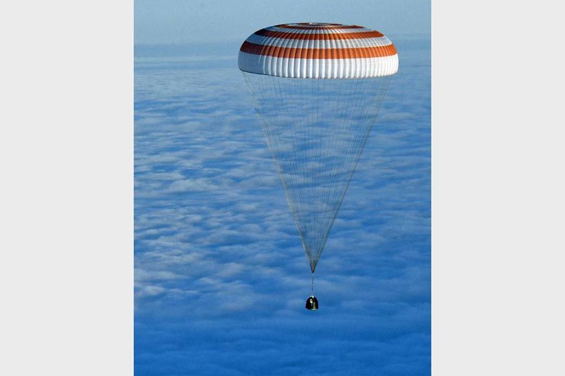 3 Astronot Sukses Mendarat ke Bumi - Bagian 5