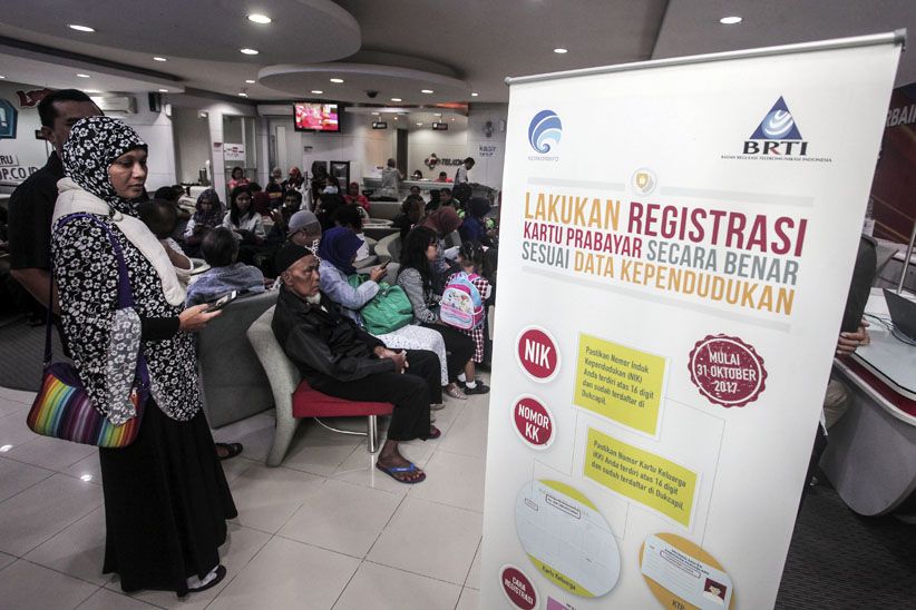 Suasana Hari Terakhir Registrasi Kartu Prabayar di Grapari Telkomsel - Bagian 1