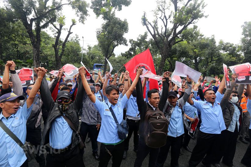 Ratusan Buruh dan Pekerja BUMN Tuntut Hapus Outsourcing - Bagian 5