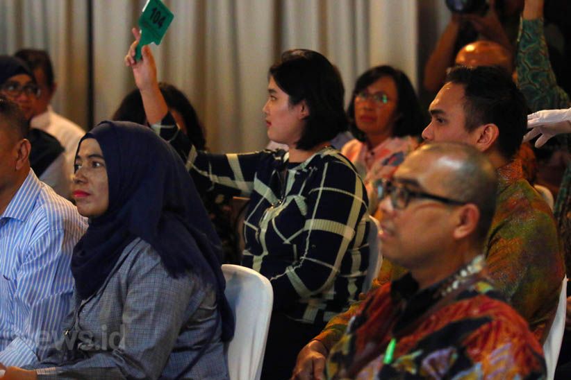 Lelang Barang Pribadi, Sri Mulyani Baju Batik dan Budi Karya Gitar Akustik - Bagian 9