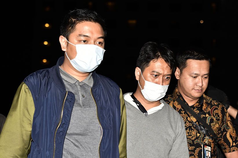 Bapak Anak, Cagub Sultra dan Wali Kota Kendari Terjaring OTT Tiba di KPK - Bagian 2