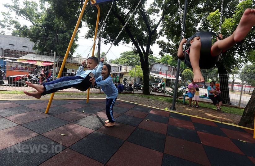 Melihat Keceriaan Anak-Anak Bermain di RPTRA - Bagian 5