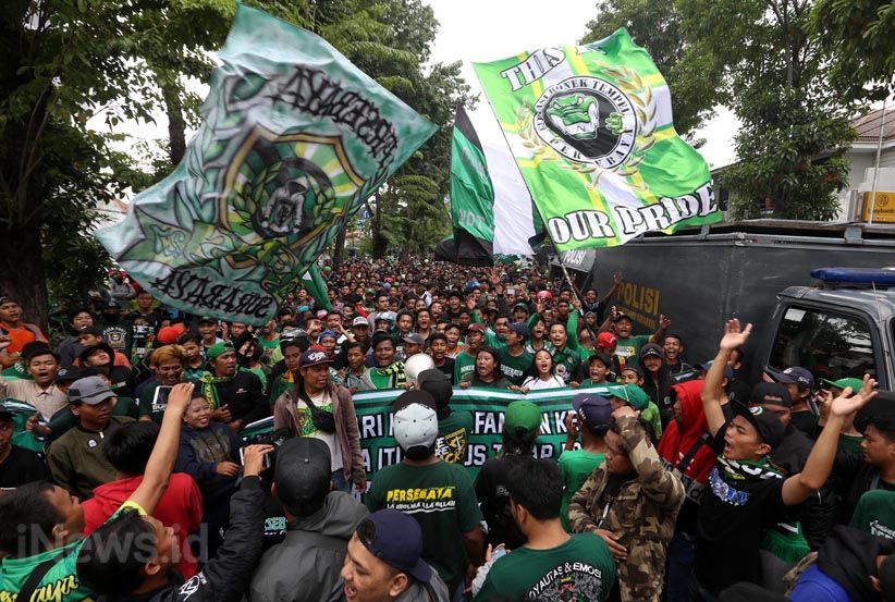 Hindari Bentrok Massa Bonek dan PSHT, Polisi Jaga Ketat PN Surabaya - Bagian 4