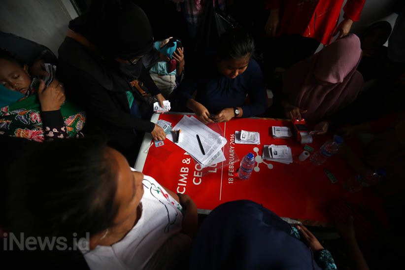 Warga Penggilingan Belanja Sembako dengan KKS - Bagian 2