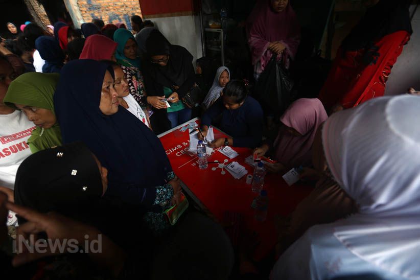 Warga Penggilingan Belanja Sembako dengan KKS - Bagian 1