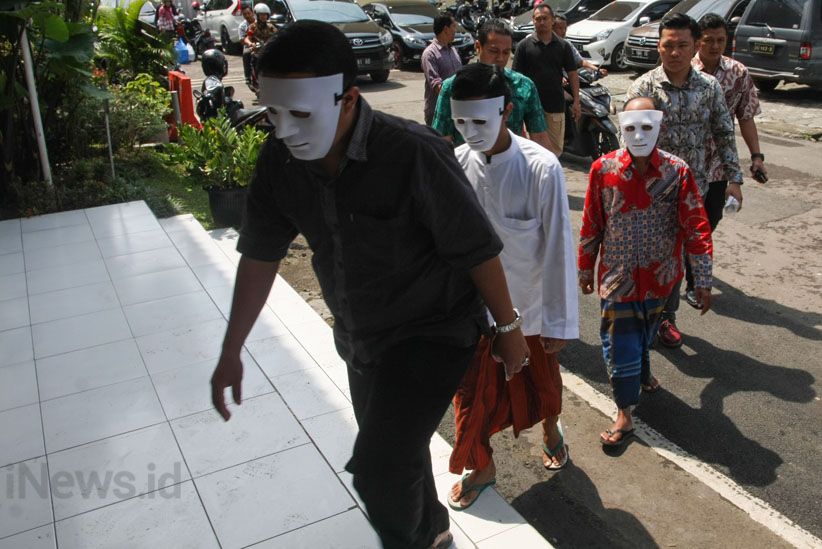 Polda Jatim Bongkar Jaringan The Family Muslim Cyber Army - Bagian 4