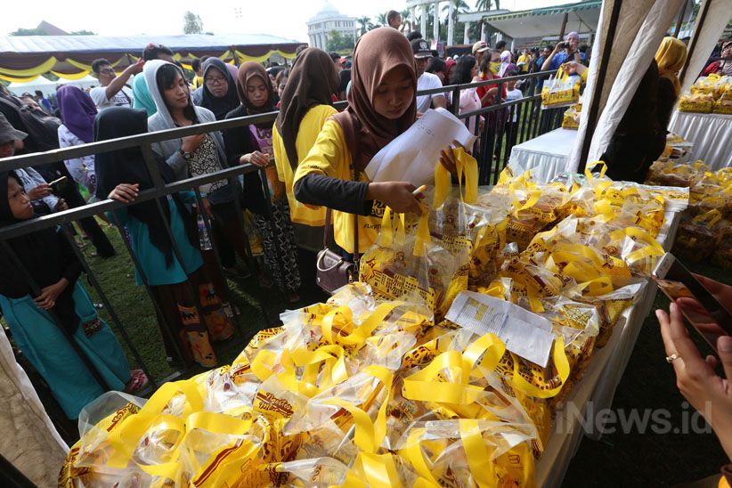 Lapis Kukus Bagikan Mobil kepada Pelanggan - Bagian 2