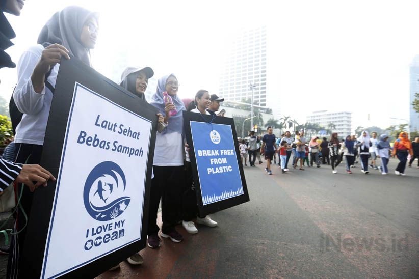 Mahasiswa Gelar Aksi Peduli Kelestarian Laut - Bagian 3