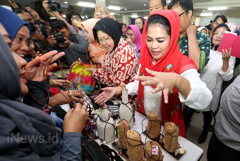 Puti Guntur dan Tri Rismaharini Dukung Program Pahlawan Ekonomi  - Bagian 1