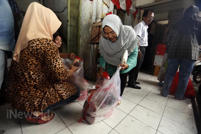 PD Pasar Jaya Salurkan Sembako Murah ke Pemegang KJP - Bagian 9