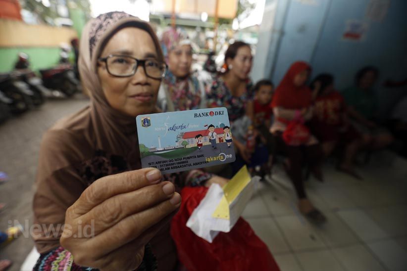 PD Pasar Jaya Salurkan Sembako Murah ke Pemegang KJP - Bagian 1